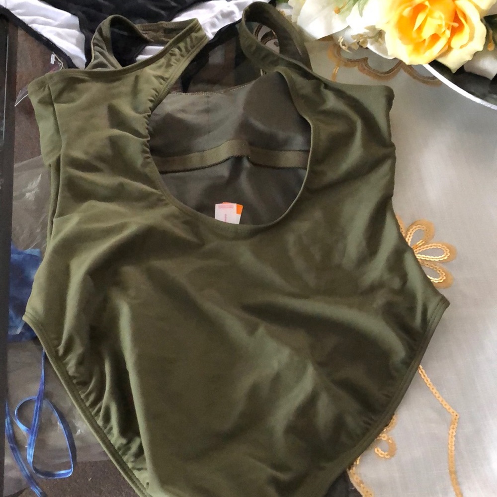 3 bathing suits - Picture 4 of 5